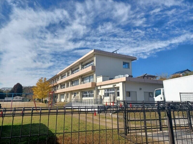 津市立戸木小学校(小学校)まで468m フローラ　Ⅱ