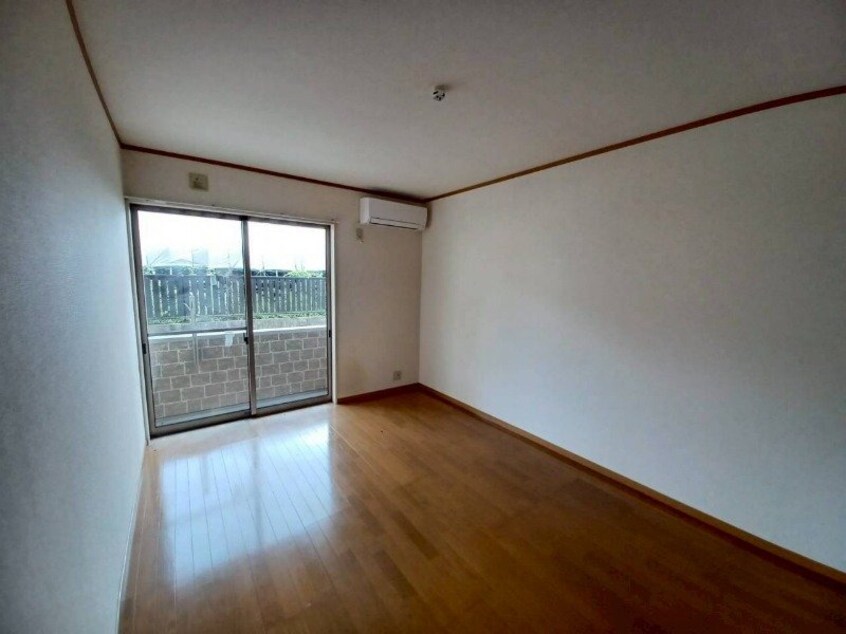 同建物の別部屋写真です grace