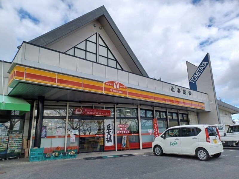 Yショップとみたや(コンビニ)まで1790m ミューズコーポ高野A