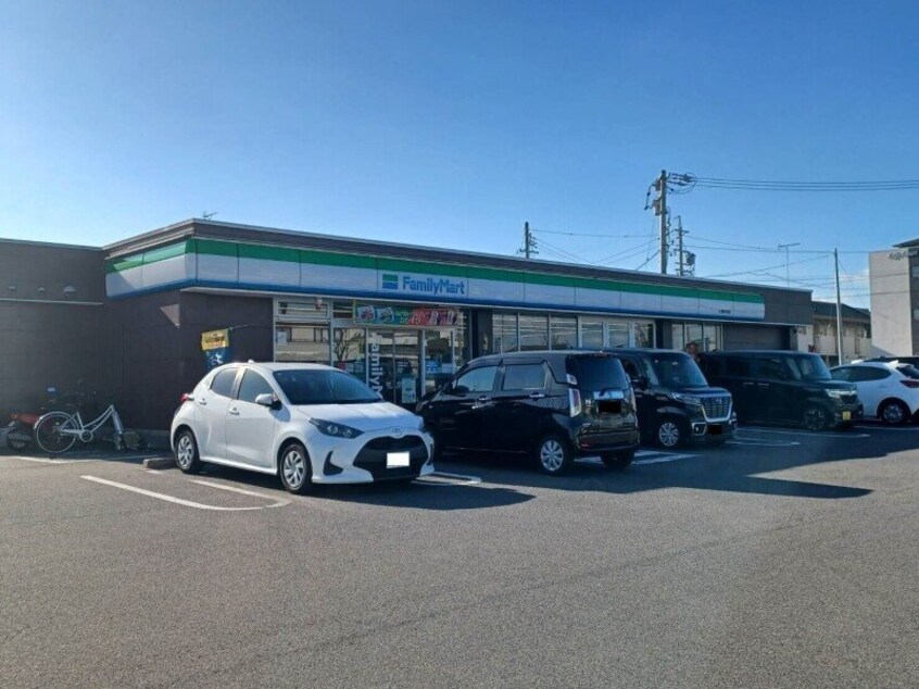 ファミリーマート久居野村町店(コンビニ)まで620m コーポランドムラタ