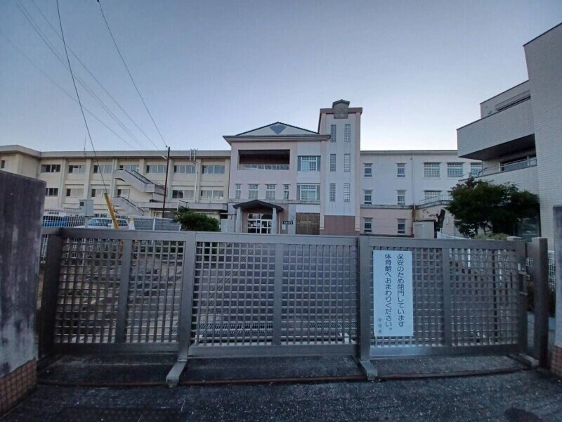 津市立成美小学校(小学校)まで571m グランド　ソレイユ　Ｂ