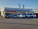 ローソン松阪小野江店(コンビニ)まで575m アシューレＣ