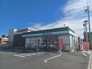 ファミリーマート津久居アルスプラザ前店(コンビニ)まで409m アープトライ東鷹跡　Ｂ