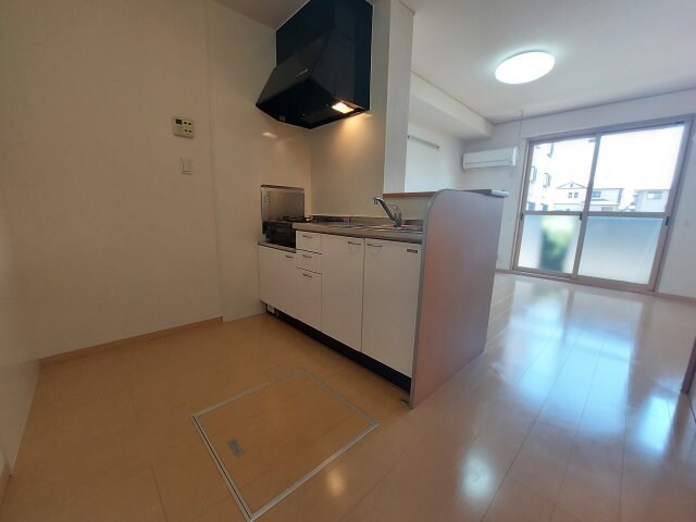 同建物の別部屋反転写真です ＧＬＯＲＹ　Ｂ