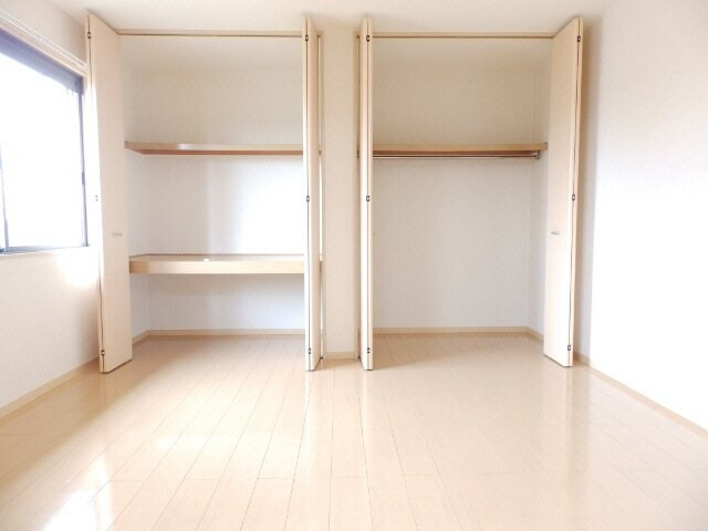 同建物の別部屋写真です ファミーユ