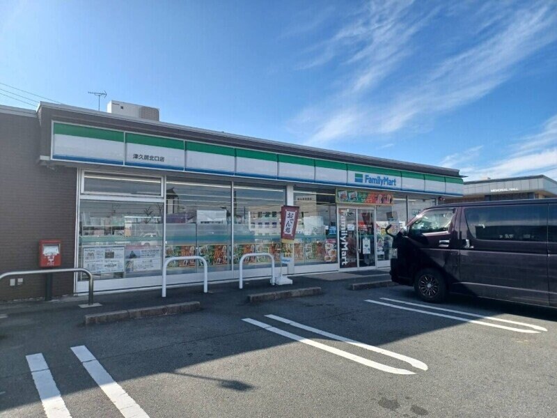 ファミリーマート津久居北口店(コンビニ)まで467m ガーデンロイヤル