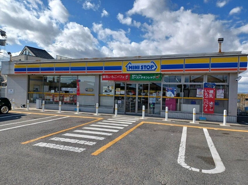 ミニストップ香良洲店(コンビニ)まで1215m クレール　フォンテーヌ