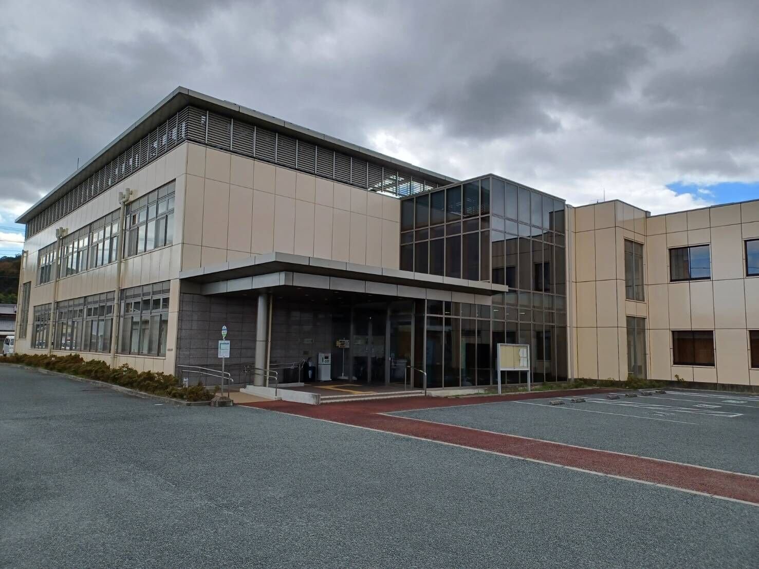 津市役所一志庁舎(役所)まで3760m grace