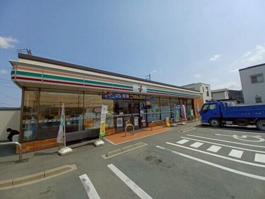 セブンイレブン松阪大塚北店(コンビニ)まで1203m 近藤様貸家