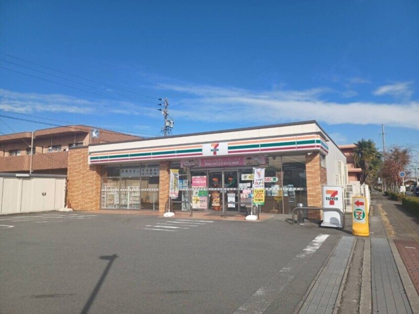 セブンイレブン津市久居西鷹跡町店(コンビニ)まで570m 射場コーポ　D棟