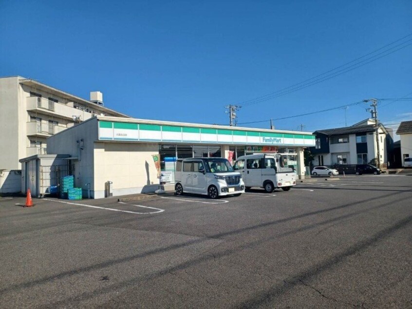 ファミリーマート久居北口店(コンビニ)まで444m グレイスピア