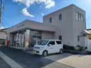 久居戸木郵便局(郵便局)まで1980m ヴィラナリー津　A棟