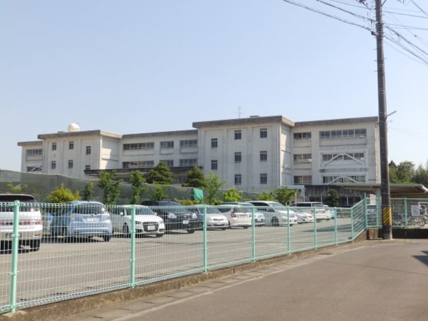 津市立久居中学校(中学校/中等教育学校)まで1300m サンハイツ元町