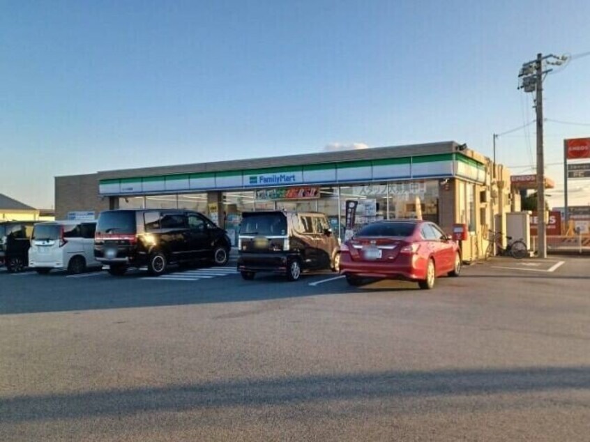 ファミリーマートみくも中道店(コンビニ)まで372m エバー　プレイスＡ