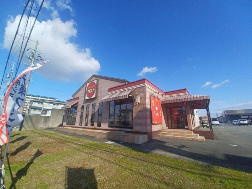 ガスト一志嬉野店（から好し取扱店）(その他飲食（ファミレスなど）)まで709m カンタベリーⅢ