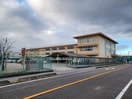 松阪市立三雲中学校(中学校/中等教育学校)まで3895m シャルマンハイツＢ