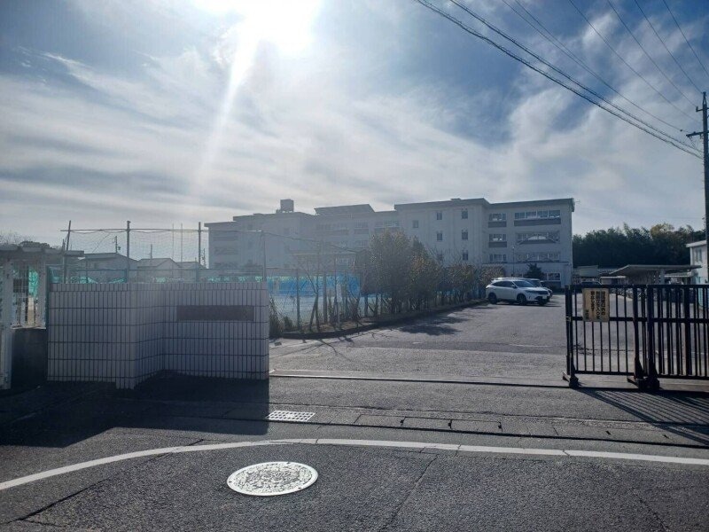 津市立久居中学校(中学校/中等教育学校)まで3124m グランシャリオⅠ