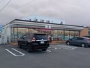 セブンイレブン松阪肥留町店(コンビニ)まで443m アドラーブル