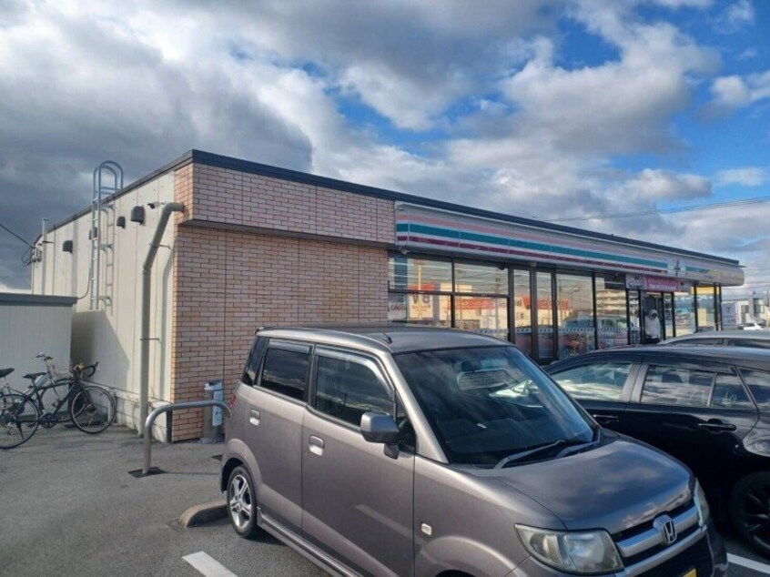 セブンイレブン津市高茶屋小森町店(コンビニ)まで668m スプランドゥール　Ｂ