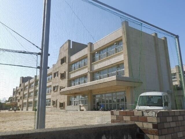 津市立橋南中学校(中学校/中等教育学校)まで2141m アンフィニ
