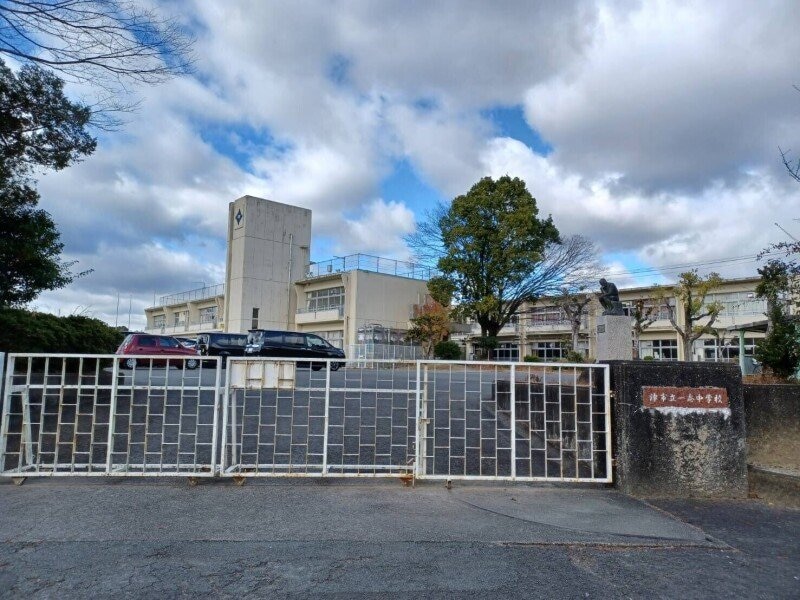 津市立一志中学校(中学校/中等教育学校)まで1857m グランシャリオⅡ　Ｂ