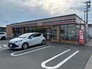 セブンイレブン松阪中道町店(コンビニ)まで802m クローバー・グリーンⅡ
