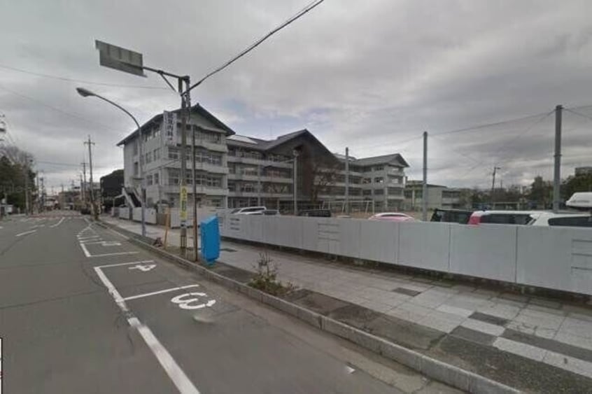 伊勢市立厚生小学校(小学校)まで1132m 大世古A様貸家