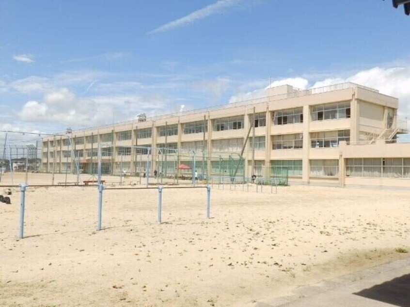 伊勢市立小俣中学校(中学校/中等教育学校)まで1853m メゾン・ド・カルテットＡ