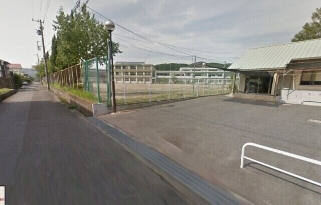 鳥羽市立安楽島小学校(小学校)まで1048m ビレッジハウス安楽島２号棟