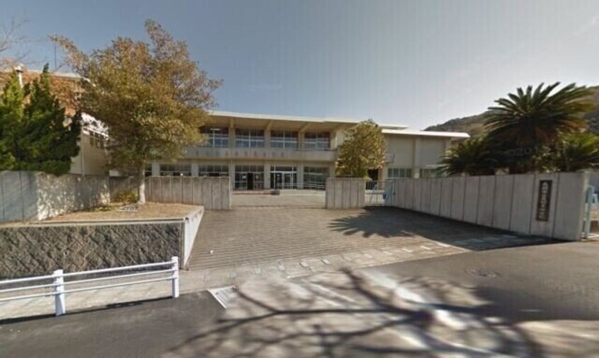 鳥羽市立鳥羽東中学校(中学校/中等教育学校)まで584m ビレッジハウス安楽島２号棟