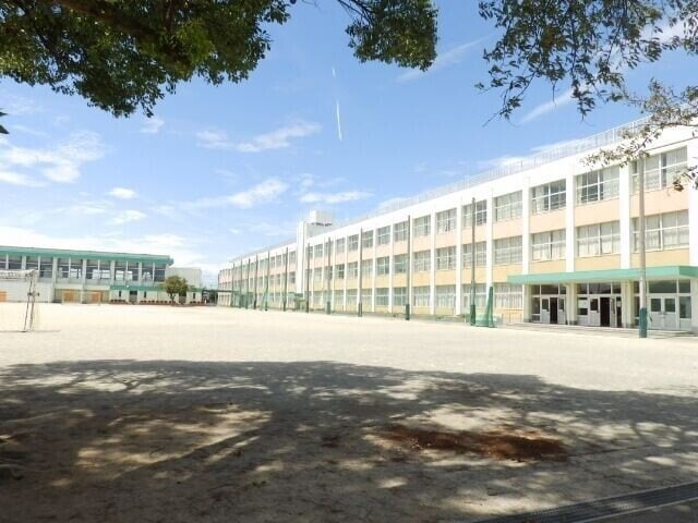 伊勢市立小俣小学校(小学校)まで870m N様小俣町元町貸家