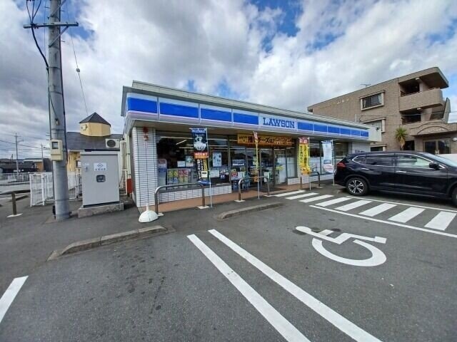 ローソン伊勢馬瀬町店(コンビニ)まで1101m 大湊貸家