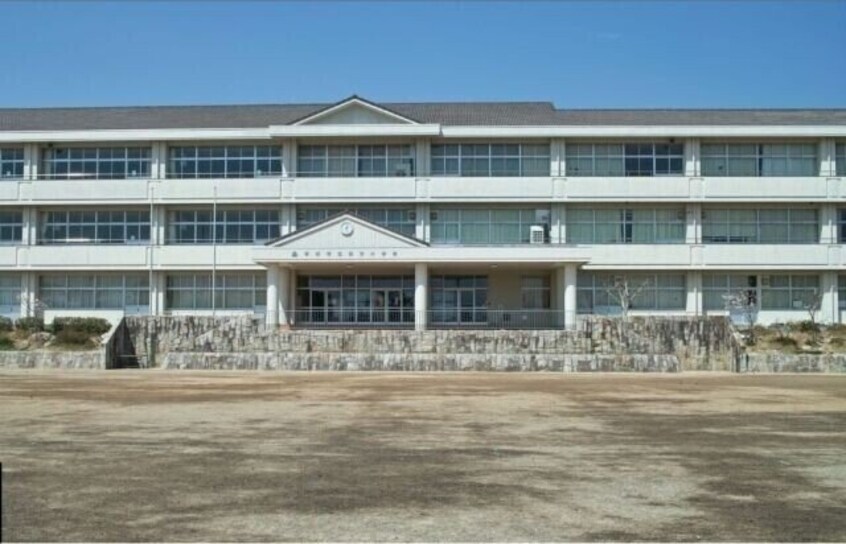 志摩市立鵜方小学校(小学校)まで1108m エスパーニャ花菱　北館