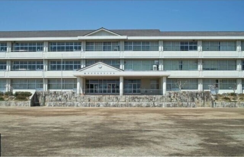 志摩市立鵜方小学校(小学校)まで1582m ドミール橋爪