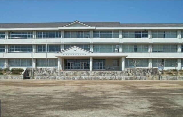 志摩市立鵜方小学校(小学校)まで936m コーポ川向井