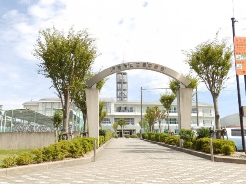 伊勢市立二見中学校(中学校/中等教育学校)まで1419m 三津一戸建て