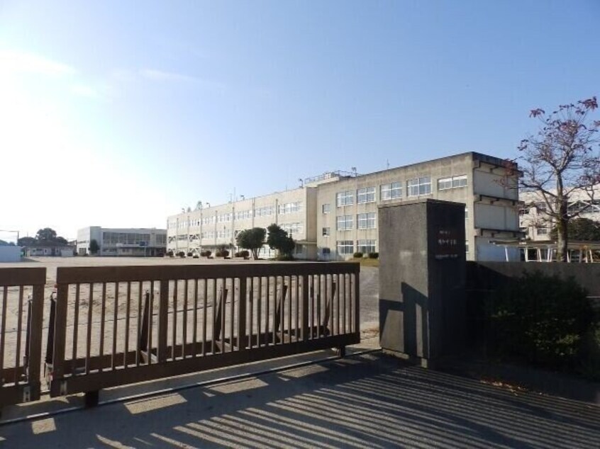 明和町立明和中学校(中学校/中等教育学校)まで3018m メゾンサンパティーク　Ⅰ棟