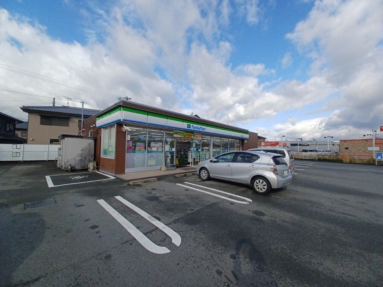 ファミリーマート伊勢小俣西店(コンビニ)まで788m グリーンハイム小俣