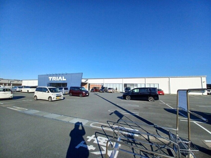 スーパーセンタートライアル伊勢店(ショッピングセンター/アウトレットモール)まで2154m ペルラ（ＰＥＲＬＡ）