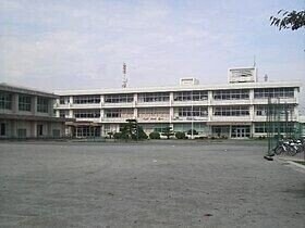 伊勢市立桜浜中学校(中学校/中等教育学校)まで2281m リビングタウンいせ　Ｃ
