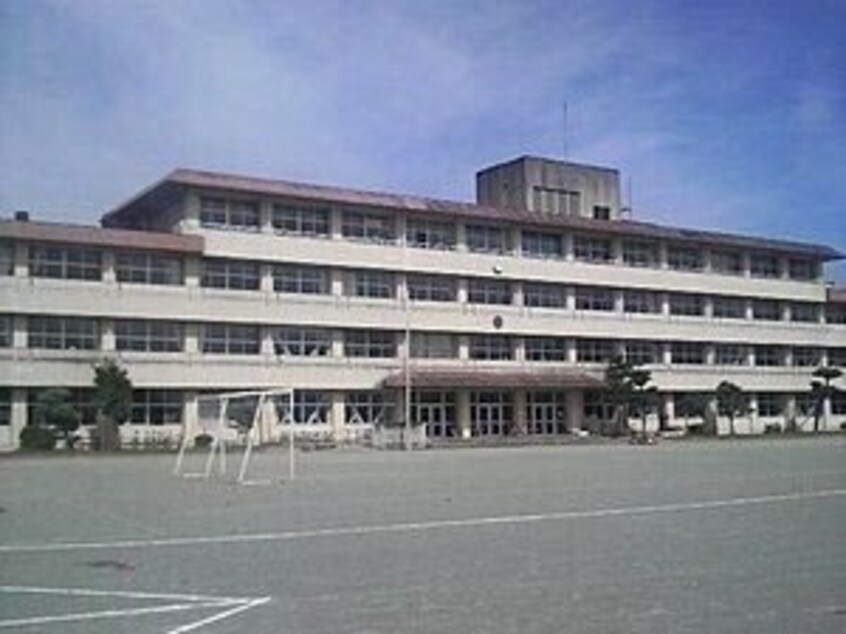 伊勢市立城田中学校(中学校/中等教育学校)まで679m Jumelles AT　A棟
