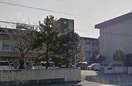 伊勢市立港中学校(中学校/中等教育学校)まで872m Ｆｌｏｗｅｒ ｂｅｄ