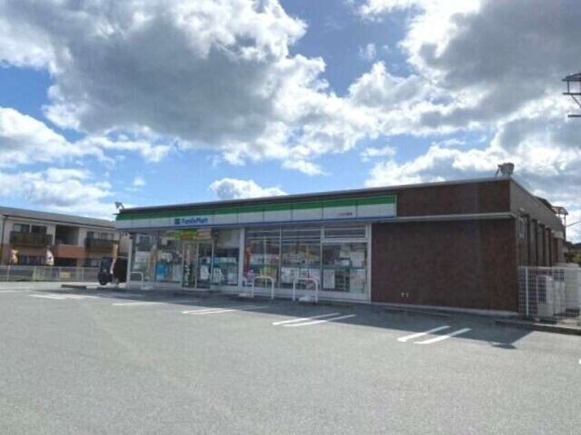 ファミリーマートいせ大湊店(コンビニ)まで521m Ｆｌｏｗｅｒ ｂｅｄ