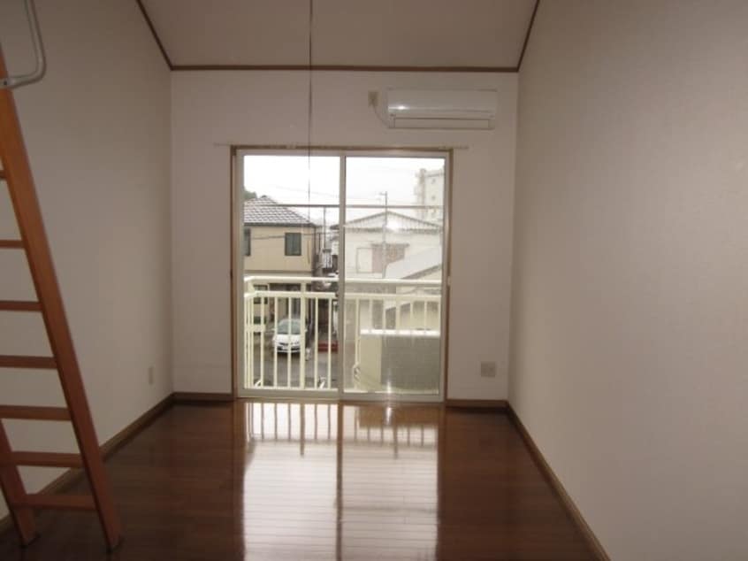  ベル・アンダーソン