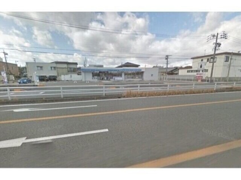ファミリーマート伊勢楠部店(コンビニ)まで970m サンシャインA
