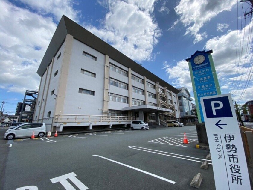 伊勢市役所(役所)まで3495m メゾンクレール