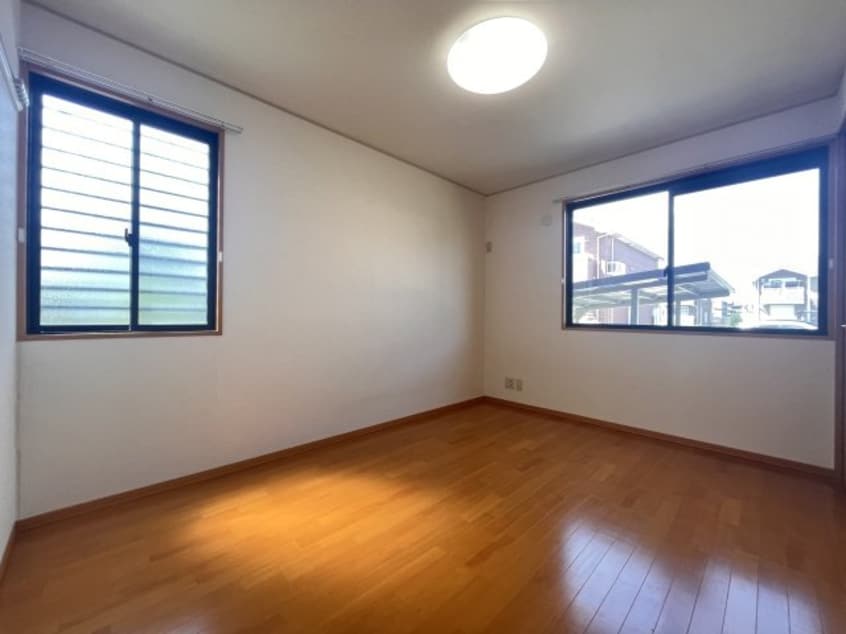 同建物の別部屋反転タイプ ビレッジサンズ A