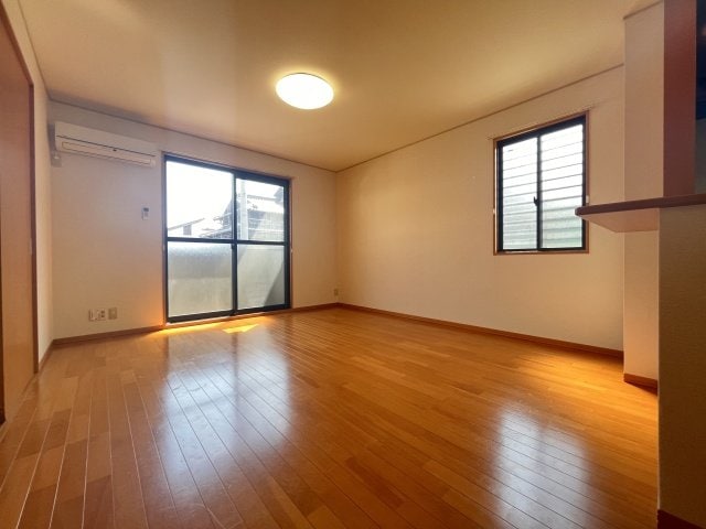 同建物の別部屋反転タイプ ビレッジサンズ A