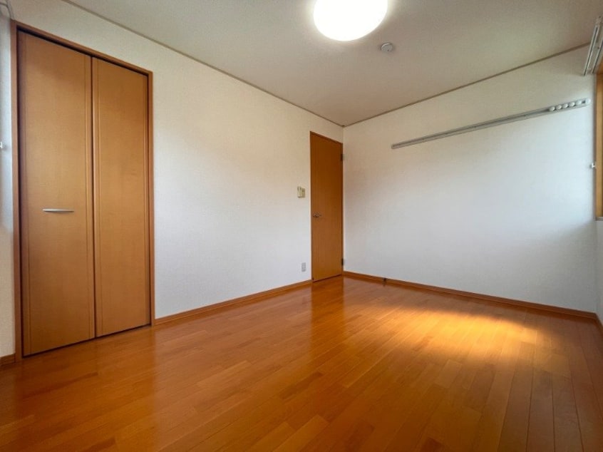 同建物の別部屋反転タイプ ビレッジサンズ A