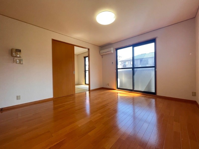 同建物の別部屋反転タイプ ビレッジサンズ A